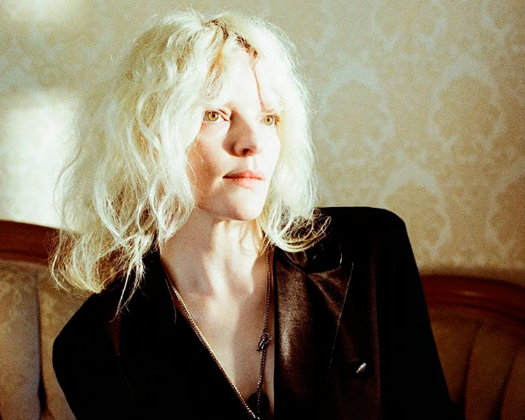 🎧 Jessica Pratt se sente otimista e romântica em relação ao futuro no single “The Last Year”. 🔗 tecoapple.com/2024/04/30/jes…