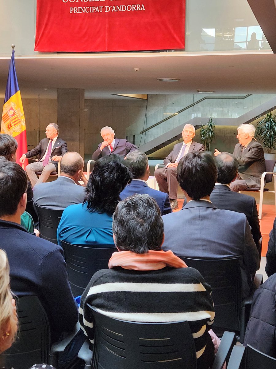 Josep Majoral (@josep_majoral) on Twitter photo Més enllà de colors polítics avui 4 homes d'estat <a href="/XavierEspot/">Xavier Espot Zamora</a>, Albert Pintat, Jaume Bartumeu, Marc Forné ens parlen de l'acord d'associació. Espero i desitjo que ens puguin anar aclarint els dubtes.
Gràcies per l'organització <a href="/ConsellGeneral/">Consell General</a> Més enllà de colors polítics avui 4 homes d'estat <a href="/XavierEspot/">Xavier Espot Zamora</a>, Albert Pintat, Jaume Bartumeu, Marc Forné ens parlen de l'acord d'associació. Espero i desitjo que ens puguin anar aclarint els dubtes.
Gràcies per l'organització <a href="/ConsellGeneral/">Consell General</a>