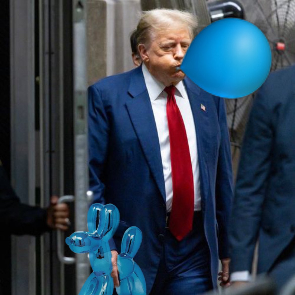Trump entertains bored courtroom audience by making everyone a balloon animal