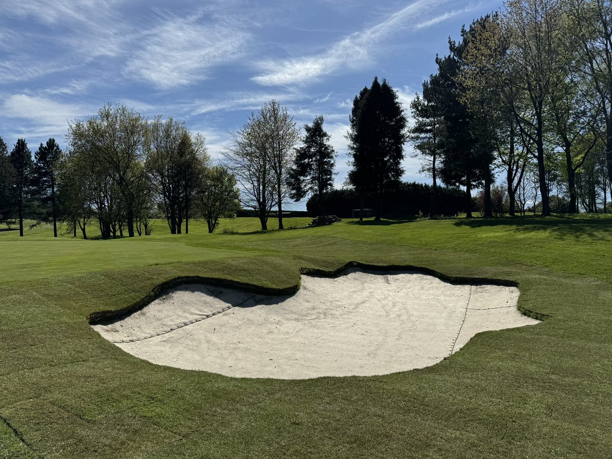 Nice to get the first of the turf down today on the new bunkers 👌 <a href="/MoorAllertonGC/">Moor Allerton GC</a>