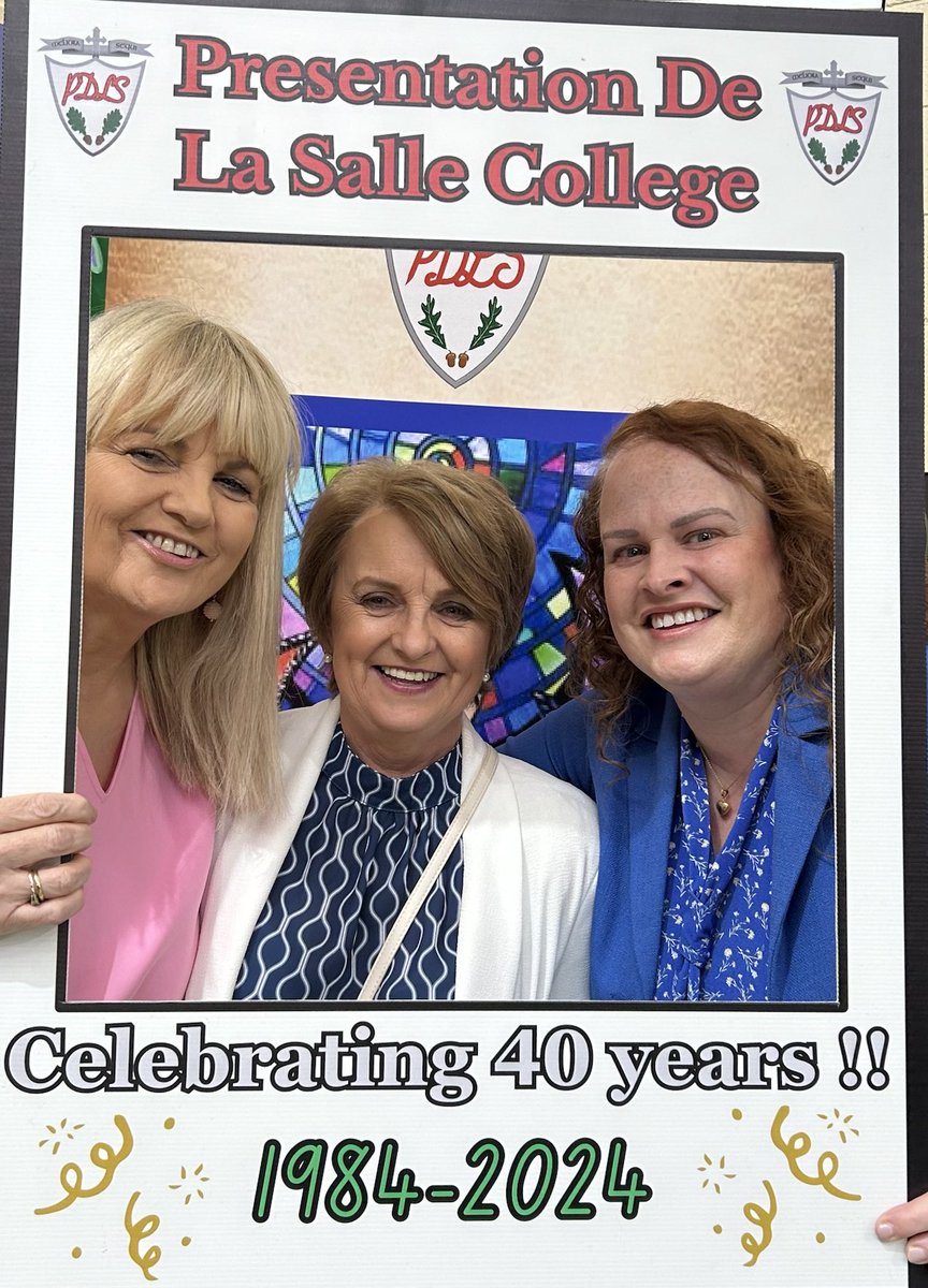 Celebrating our ⁦@PdlsB⁩ 40 year’s celebrations. With the amazing Aine Ward who has been our secretary for 40 years and a past #jcbusiness whom i had the privilege to teach in my first year of teaching. Now the deputy Principal. Reeling in the years …..⁦@CeistTrust⁩