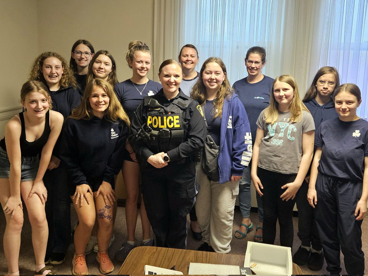 #OxfordOPP was honoured to provide a presentation on Cyber Safety to the Tillsonburg @girlguidesofcan. If you would like to book a presentation on a safety topic in @OxfordCounty please reach out to Oxford OPP and ask to speak to PC Randi Crawford. ^rc