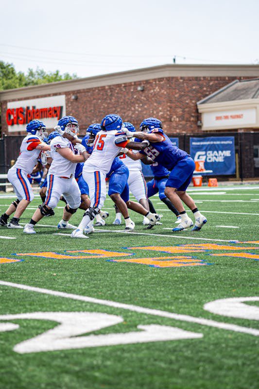 Rodney Leaks 
6’5
285
84 inch wing span 
C/O 2027 
Red Shirt Freshman
4 years of eligibility