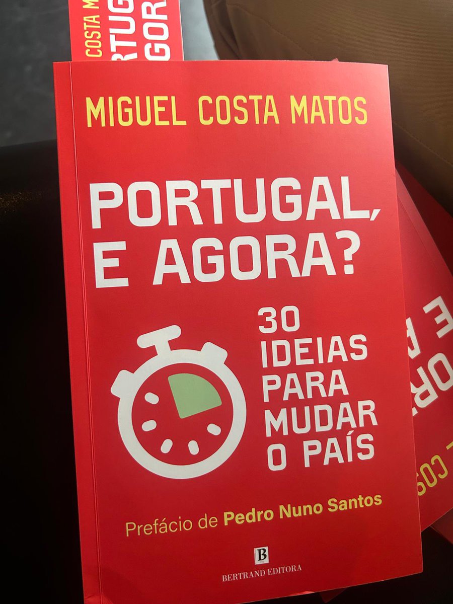 Hoje na apresentação em Coimbra com @MigCMatos. Um livro bem escrito e bem construído. Muitas propostas das quais destaco a do serviço nacional do cuidado. Não é para a velhice. É como aqui também se diz para combater a desigualdade entre homens e mulheres.