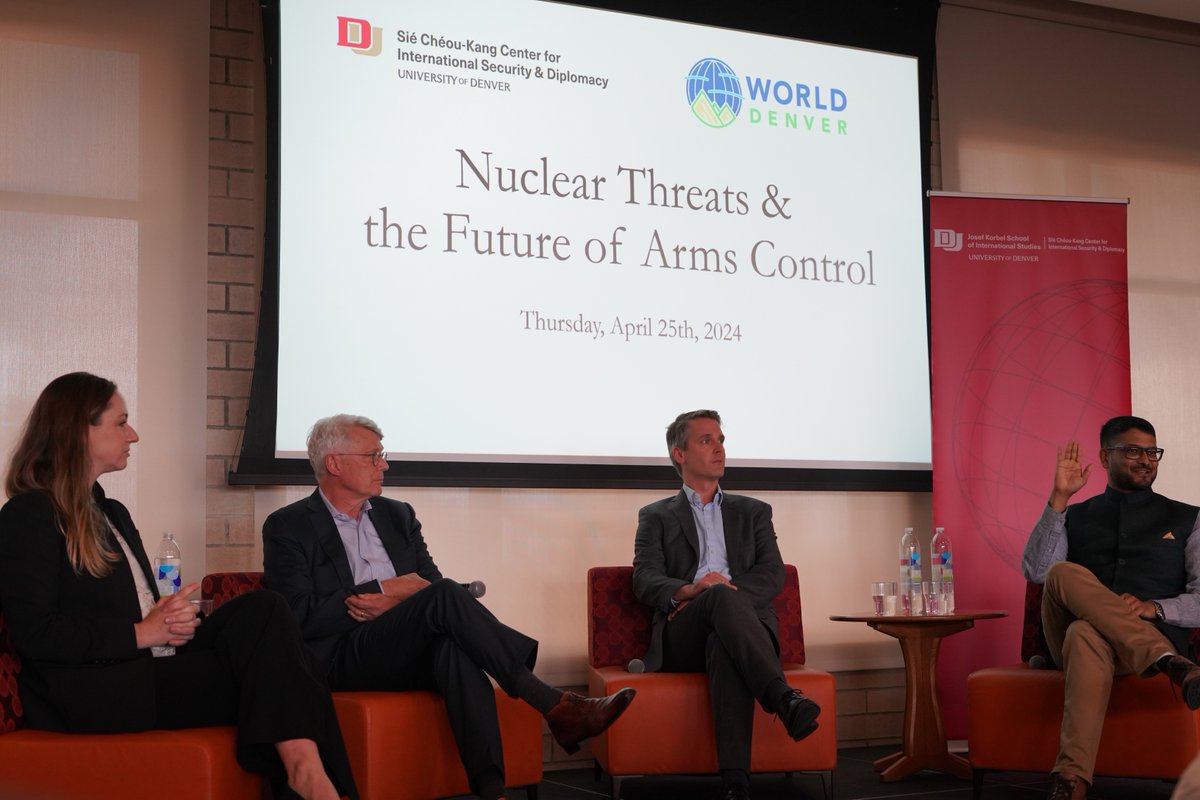 It was a privilege to be on this fantastic roundtable on Nuclear Threats and Arms Control with @MCFuhrmann, Scott Sagan, & @MarieeBerry. What a fantastic turnout! Many thanks to the @Sie_Center and @WorldDenver for organizing the event at the @JosefKorbel School at @UofDenver.