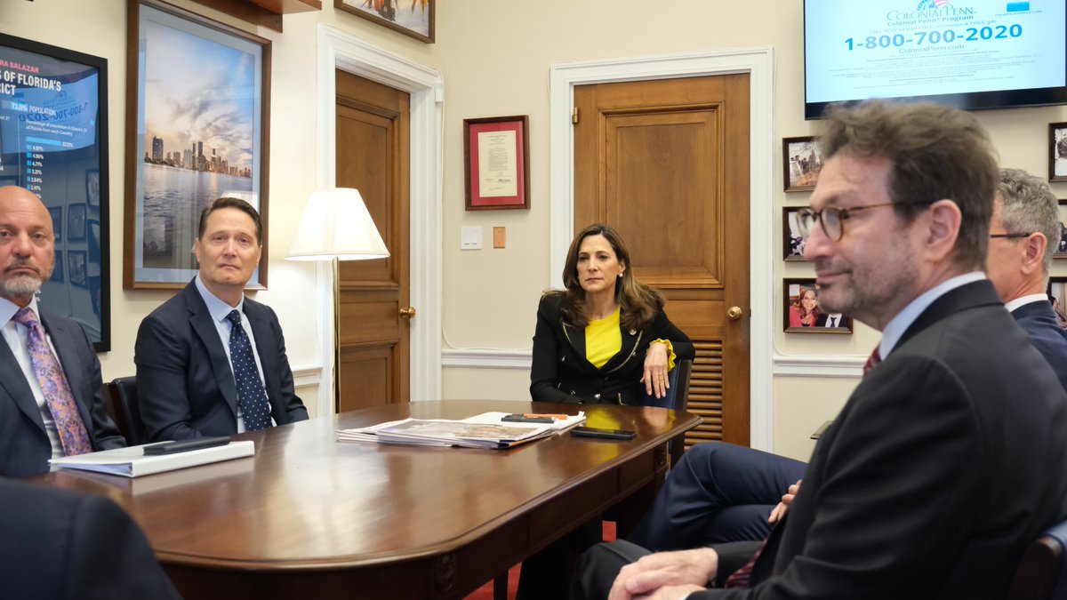 Had a great time meeting with the CEO of @warnermusic, @rkyncl, about my No AI FRAUD Act. Americans across the nation, including our talented musicians, are waking up to the dangers of rampant AI abuse. My bill will protect your voice and likeness from AI-generated deepfakes.