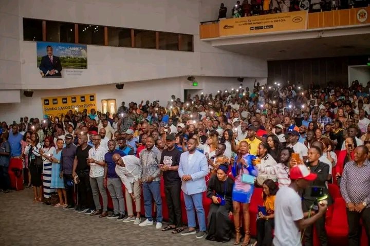 🚨Herman AMISI a retourné le Palais de Congrès de Brazzaville avec un spectacle sur le bilan du fleuve.
🎯Il sera en spectacle ce 30 juin au Casino de Paris en France.🔜