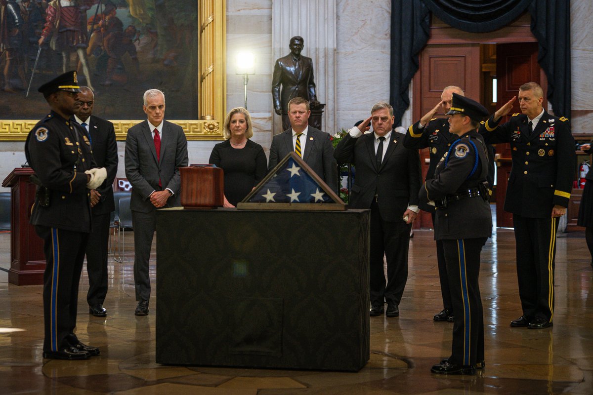Yesterday, the entire nation celebrated the life and legacy of Colonel Ralph Puckett Jr. as he lay in honor at the U.S. Capitol. A #MoH recipient and legendary Army Ranger, COL Puckett enormously influenced our Soldiers and the @USArmy. As we mourn his passing, we reflect upon…
