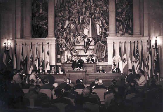 #undíacomohoy en 1948 se crea la Organización de Estados Americanos durante la IX Conferencia Internacional Americana,en Bogotá, Colombia, para fortalecer la paz, la seguridad y la democracia, promover los derechos humanos y apoyar el desarrollo social y económico del continente.