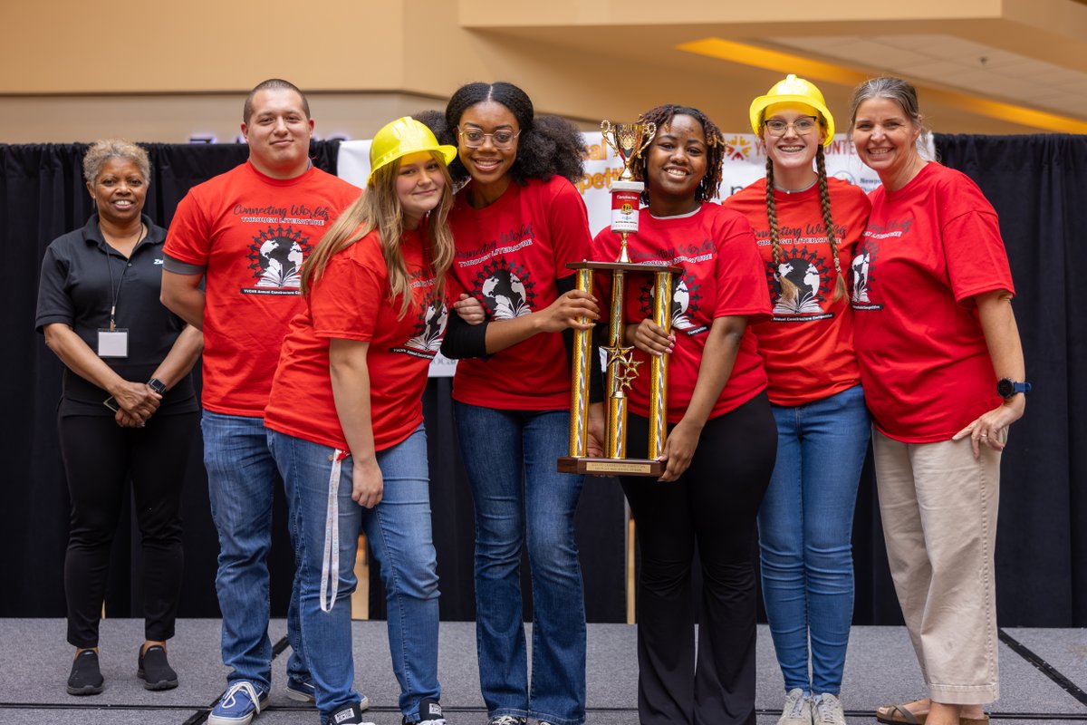 We are #nnpsproud of our students for participating in the @YVolunteerCorps Annual Canstructure Competition on April 27!  Read more at bit.ly/NNPSCanstructu… Overall🥇@AADreamAcademy K-5🏅@Richneck_Elem 9-12🏅@WarwickRaiders