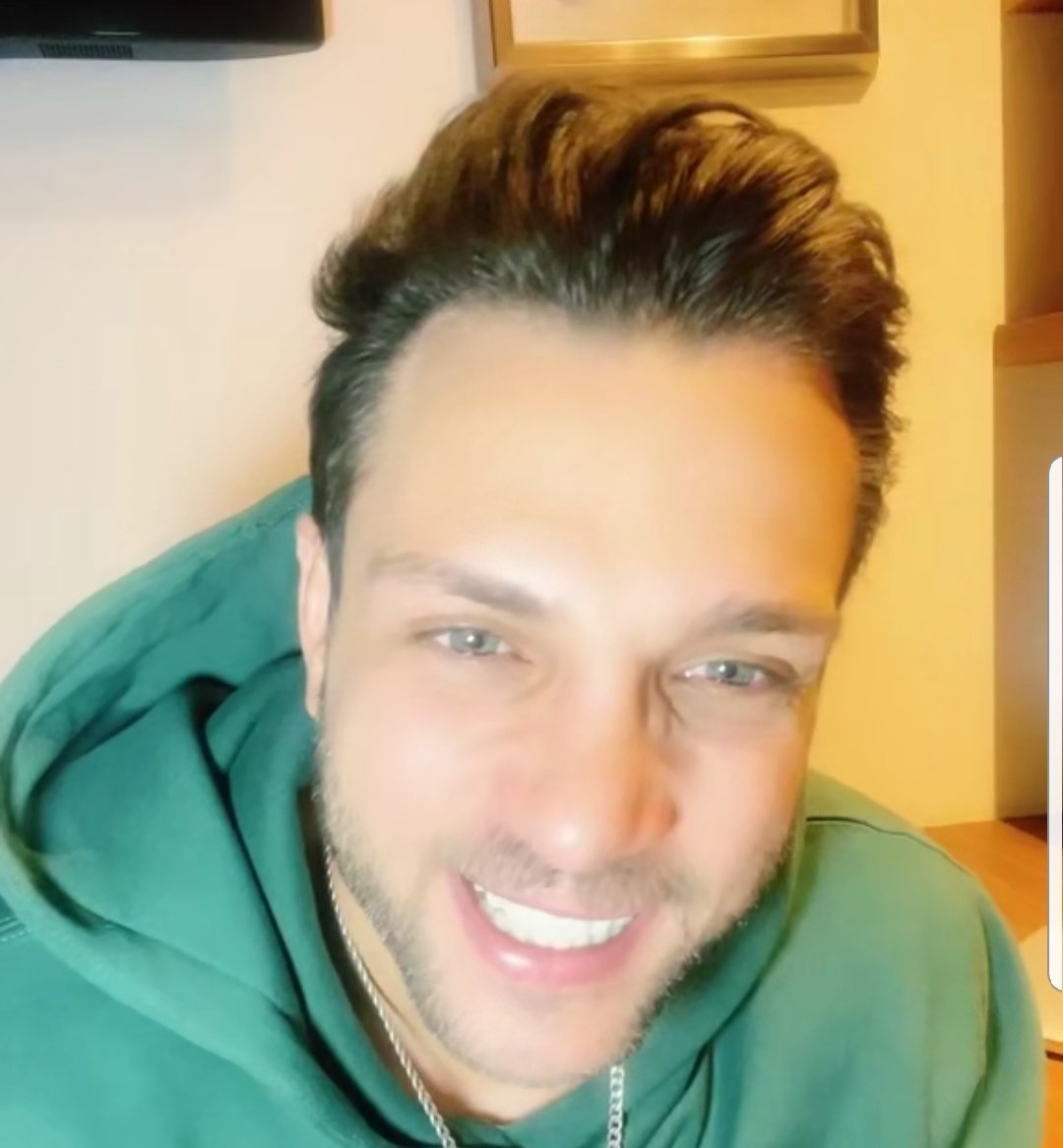 Por siempre mi imagen preferida será esta expresión. Dicen que los ojos son la ventana del alma, y yo veo a través de esos ojos un alma llena de bondad, igual veo al niño que aún llevas en ella. Se te quiere mucho 🥰. #NicolaPorcella