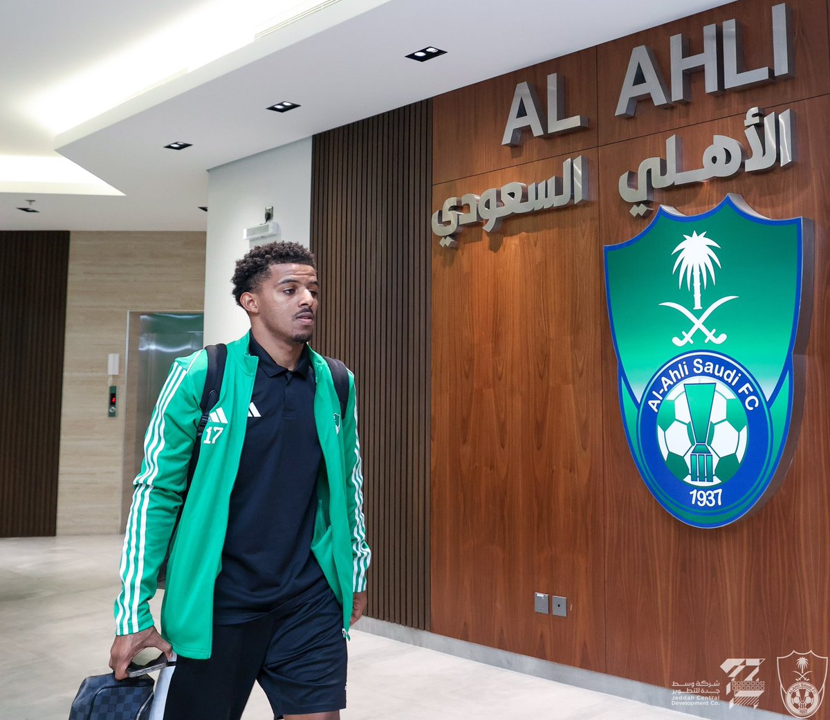 🚨🚨 |

- تعرّض اللاعب هيثم عسيري لتمزّق بالرباط الجانبي ، بالتالي تأكد إنتهاء موسمه مع #الاهلي

[@Wafeetzidis]