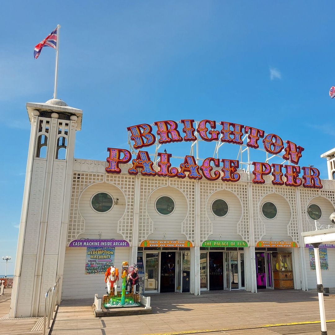 The iconic Brighton Palace Pier frontage 😍 Plan your next visit by clicking the link below: bit.ly/49Xrn5r.