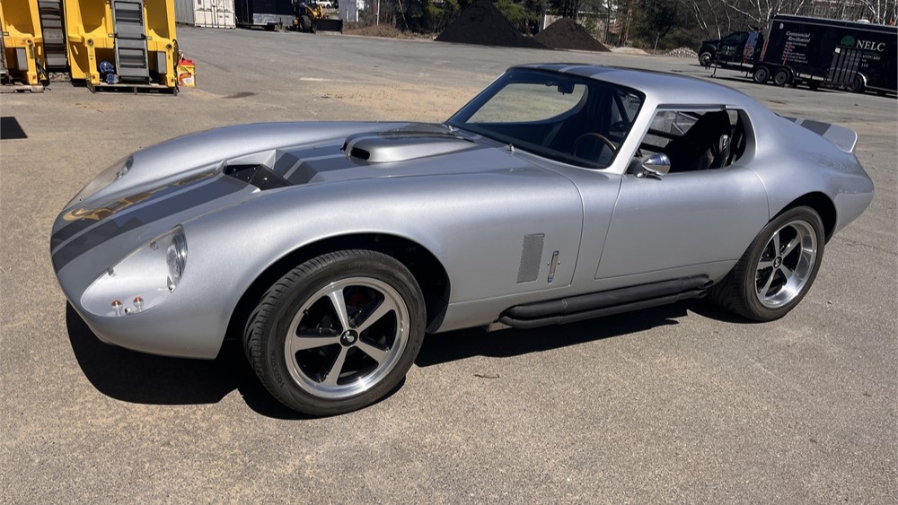 Auction ends Tuesday, May 7th! This 1965 Factory Five Racing Type 65 Coupe is powered by a 351-based Bill Mitchell Hardcore Racing Products Man O'War 427ci small-block V8 backed by a TREMEC five-speed manual transmission.

l8r.it/EX4q