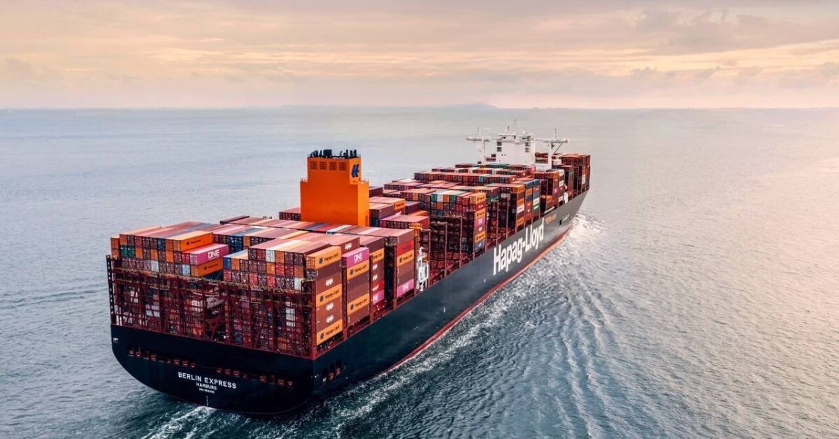 Hapag-Lloyd has launched a breakthrough container tracking device, “Live Position. Check out this article 👉marineinsight.com/shipping-news/… #HapagLloyd #ContainerTracking #Maritime #MarineInsight #Merchantnavy #Merchantmarine #MerchantnavyShips