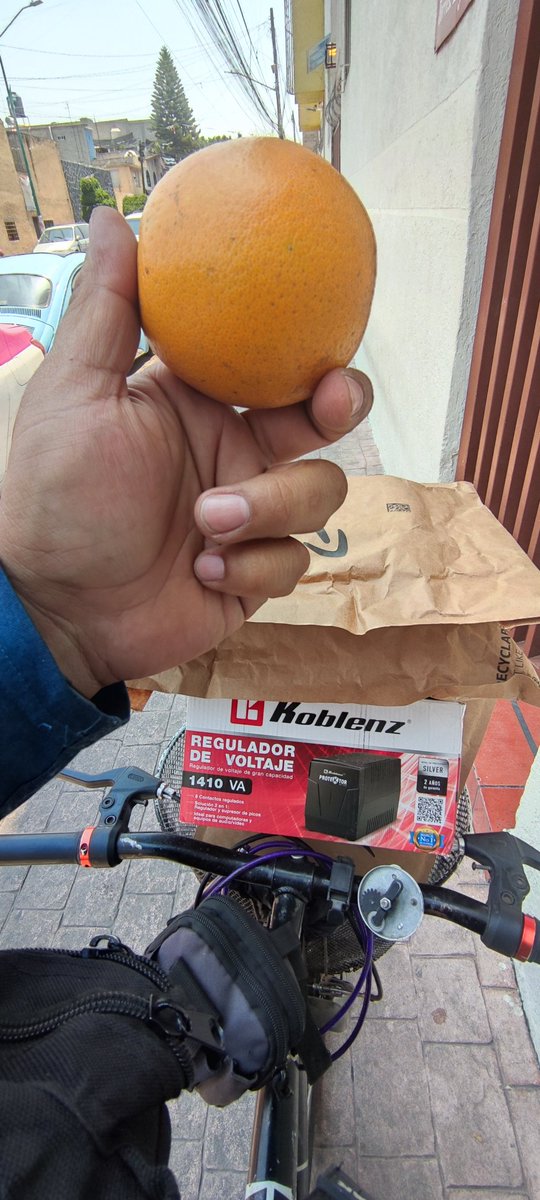 #PrimerTurno con #Propinas que dan gusto y me quitarán la sed 🥵 #DeliveryBoy #DeliveryMan en #Bicicleta #Naranja #BuenMartes