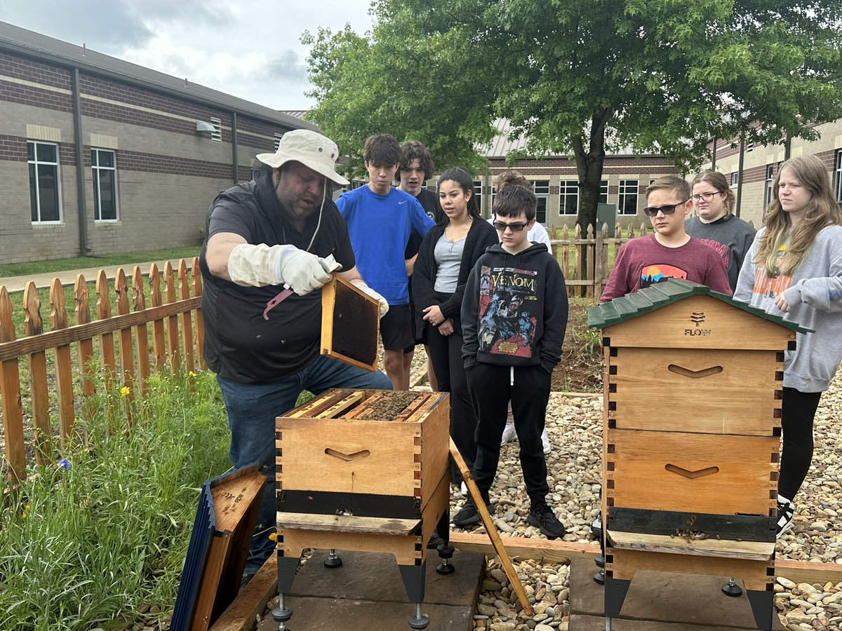 Great morning in the SCMS Research Apiary!
