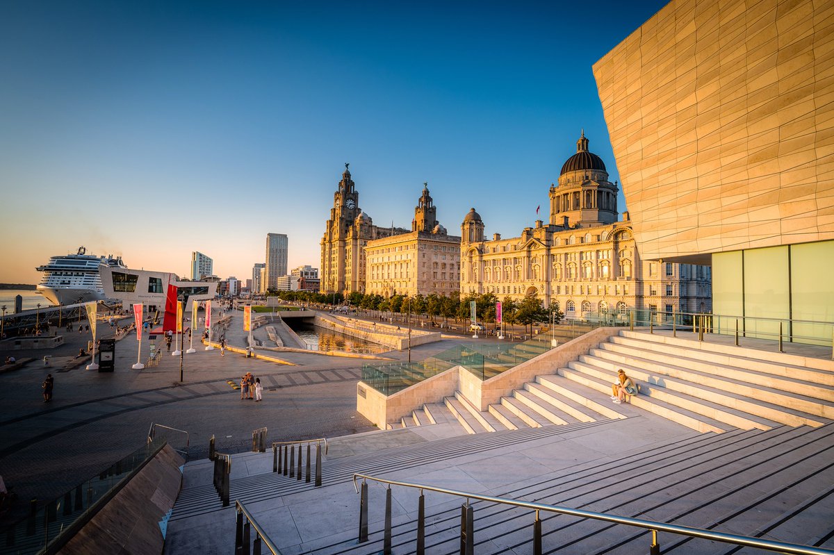 Make the most of the bank holiday weekend and enjoy songs across the city with Sound City, meet stars of the screen with Comic Con and more.
For a treat, enjoy an overnight stay at Titanic Hotel Liverpool with our special offers: ow.ly/tmKo50RqFvX

📸 @visitliverpool