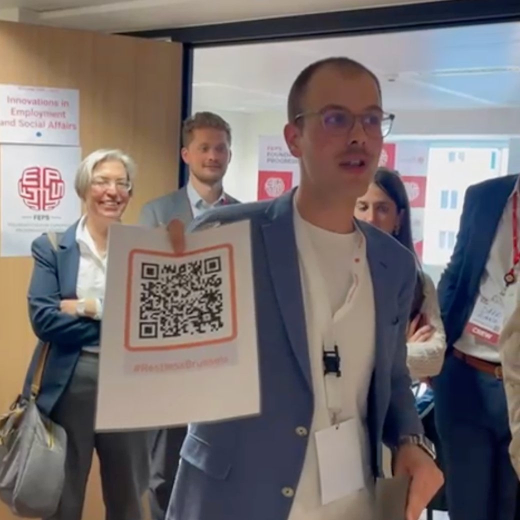 Proud to have @AdrianoRodari make the pitch for #RestlessBrussels, registering to vote and getting involved in Brussels public life at @FEPS_Europe 🔥