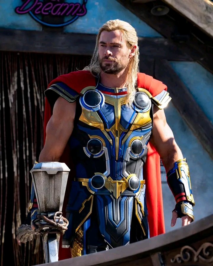 🚨¡NO SE PERDONA POR THOR WOKE AND THUNDER!

Chris Hemsworth dice que aún sigue sin perdonarse por su actuación como Thor en #ThorLoveAndThunder:

“Quedé atrapado en la improvisación y la locura, me convertí en una parodia de mi mismo. No logré aterrizar bien”.