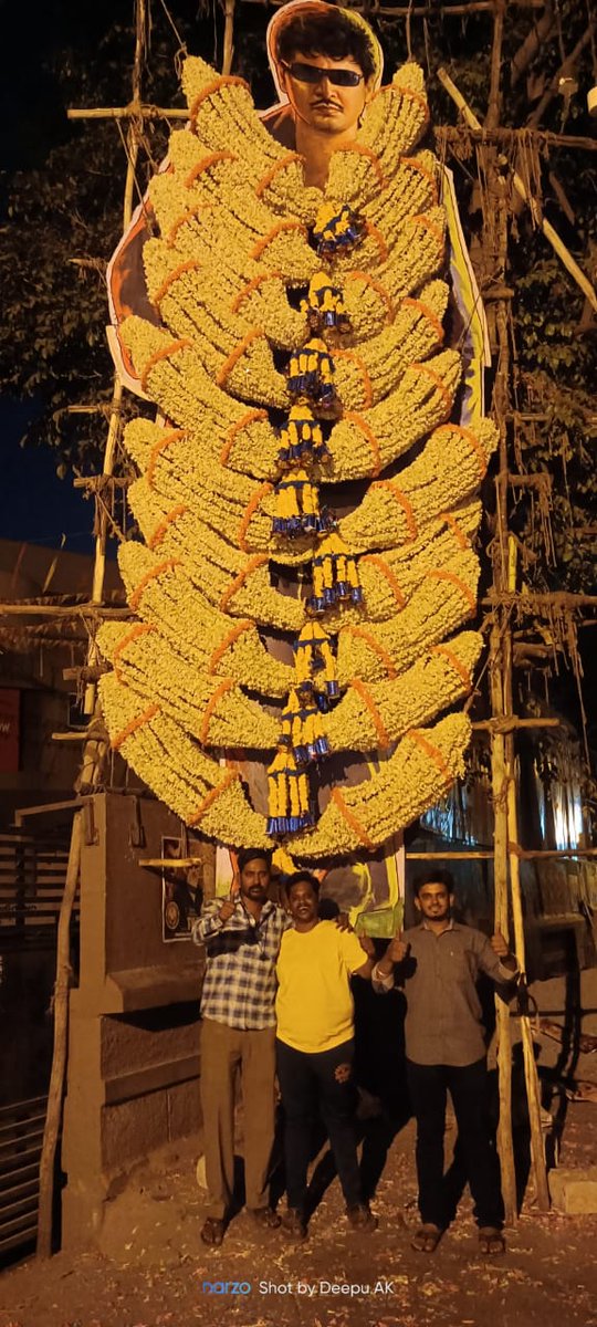 KarnatakAjithFC's tweet photo. Big Garland done by our @KarnatakAjithFC team 👍😍

Wait for David Billa Entry 😎

#HBDAjithKumar
#GoodBadUgly #Ajithkumar 
#VidaaMuyarchi https://t.co/J5Tlszvgtm