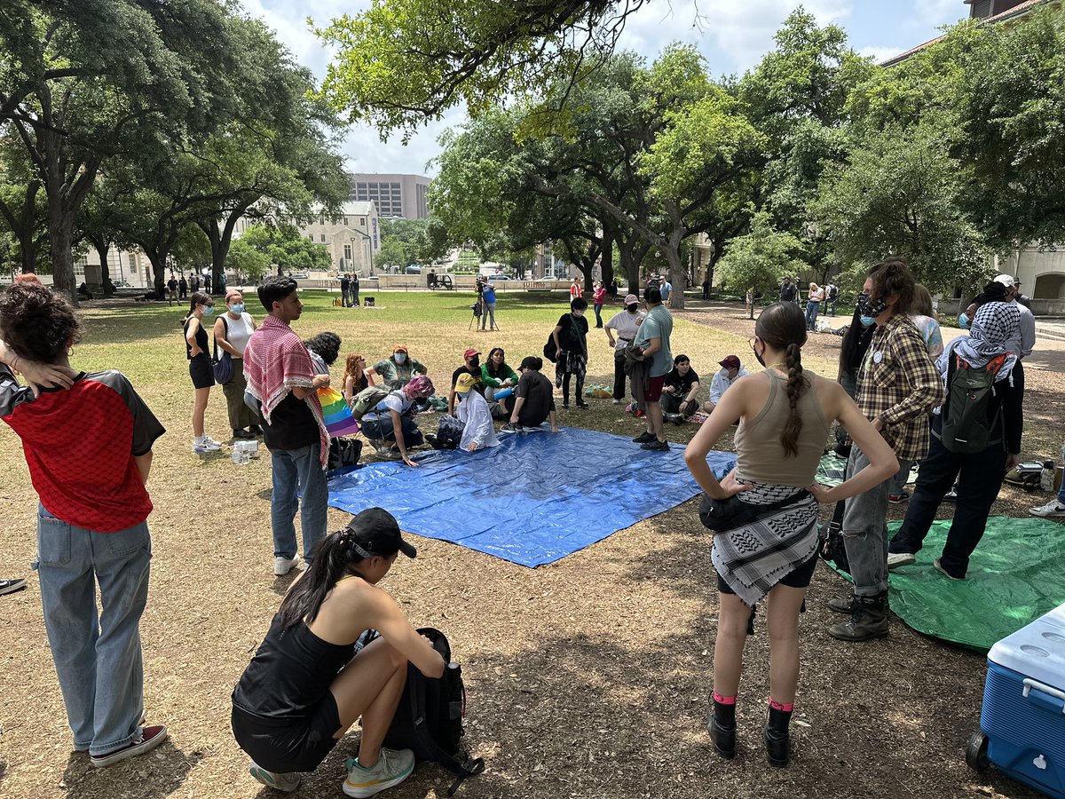 Palestine Solidarity Committee setting up for a planned teach-in on Palestinian history on UT’s South Lawn