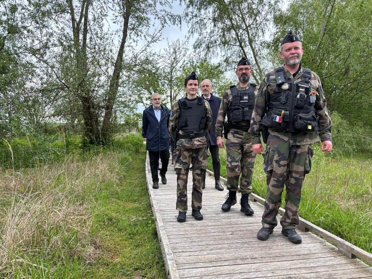 #Environnement | Les 'Patrouilleurs de Brotonne' 🌲👮‍♂️ Afin de lutter contre les infractions en lien avec la circulation d’engins motorisés, les dépôts sauvages... mais aussi pour mener des actions de prévention, une cellule de lutte contre les atteintes environnementales de