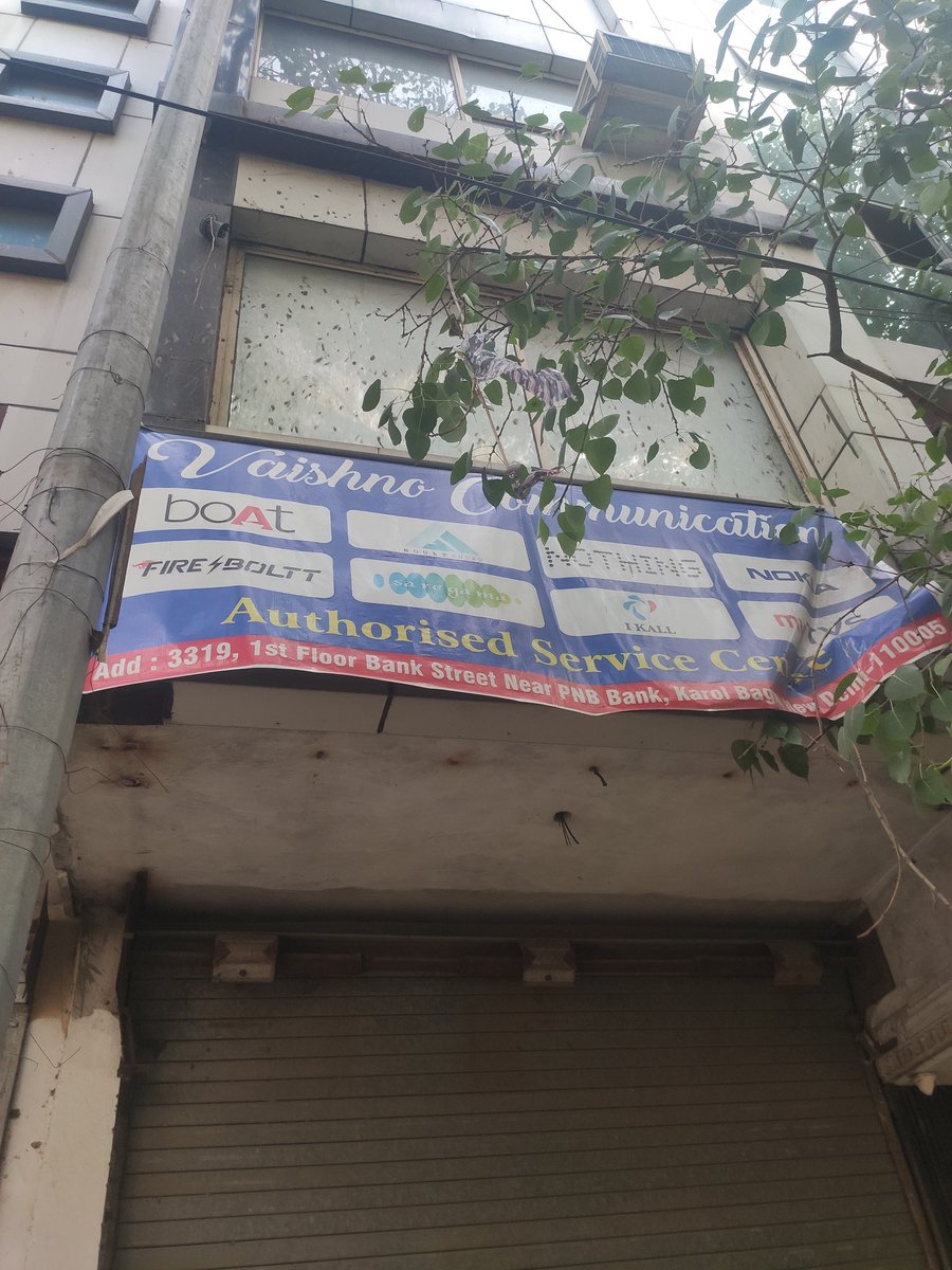 PotterAditya's tweet photo. Boat is a SCAM.
I went to 2 of its authorized service center at Karol Bagh, Delhi
Both had closed their services for BOAT.
But these 2 service centers are still on their website.

So what is the point of 1 year warranty when you have no service support in Capital.
@RockWithboAt https://t.co/VcbqNlxpXN
