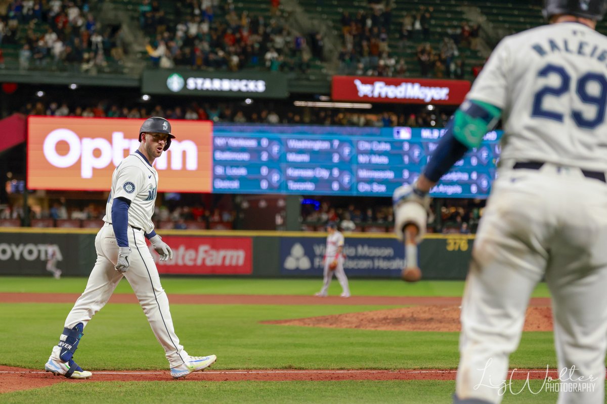 Mitch Garver's walk off two-run homer in four photos from last night's @Mariners win over the @Braves, as taken by our photographer on assignment @Wolter_Liz! #TridentsUp