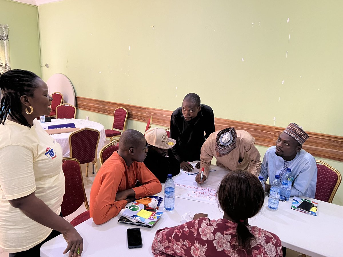 First session with DAPHO Outreach Team, we divided the outreach workers into 4 groups to describe the environment in the 6 hotspots in Gombe Nigeria and the people engaged in this setting. They described their outreach services. @frontlinaids @allianceforph @UNITAID @Coactteam