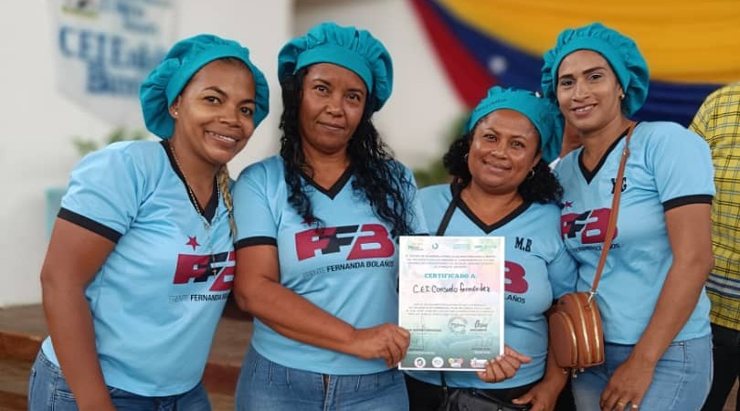 55 madres cocineras recibieron el certificado del Programa de Alimentación Escolar PAE en los espacios del Centro de Educación Inicial Eulalia Buroz del municipio Urdaneta. #ElFuturoEsAhora #Miranda #1May acortar.link/fNpcV8