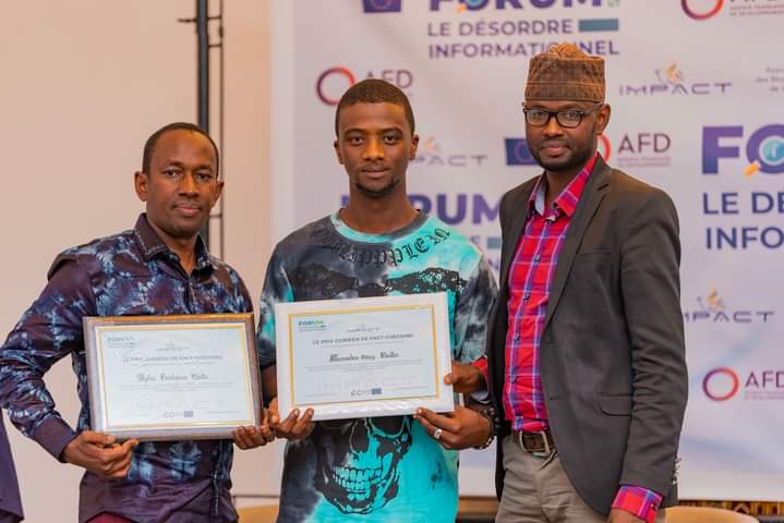 Mamadou Oury Diallo et Alpha Boubacar Diallo remportent « Le Prix guinéen du fact-checking » : ce prix récompense une production journalistique de qualité déconstruisant une désinformation. @guineecheck #FDIGn #Kibaro #ABLOGUI guineecheck.org/2023/12/25/lab…