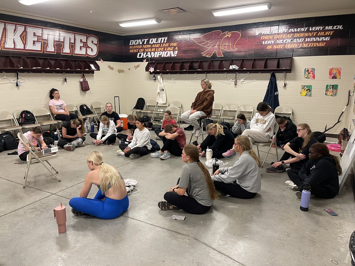 myersmentalperf's tweet image. As a mental perf coach, I cherish seeing the athletes I work with drive into the benefits of mental training. I had the opportunity to help @ankenytrack train mindfulness: the ability to be aware of distractions &amp;amp; refocus the mind. These girls are already ahead of the game!