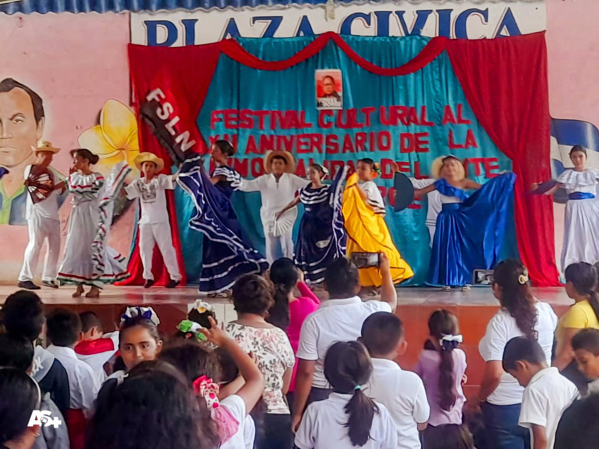 Con arte, danza y cultura, la comunidad educativa de #Granada celebra el 12º aniversario del legado del comandante Tomás Borges Martínez, honrando su trascendencia en un evento lleno de significado y memoria. ❤️🖤💪🏻 #AdelanteSiempre #SoberaníayDignidadNacional