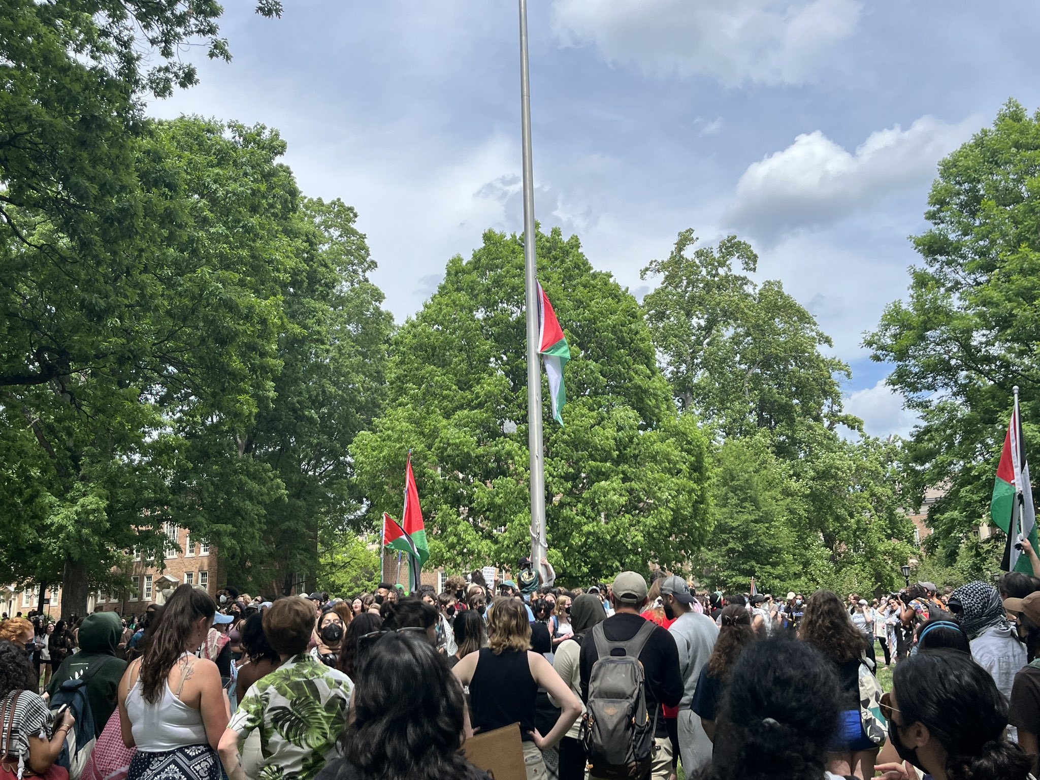 UNC HAMAS SYMPATHIZERS REPLACE U.S. FLAG