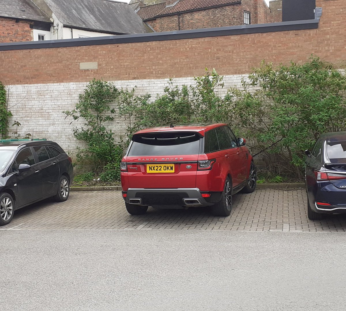 AN INTRODUCTION TO PARKING IN THE HARROGATE POST CODE AREA . . . . LESSON ONE ' FUCK ANYONE ELSE, IVE GOT A RANGE ROVER'