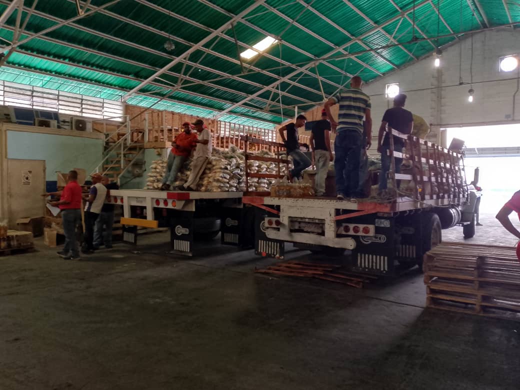 #Carabobo|Desde el Centro de Acopio Guacara, e distribuyen  alimentos Clap con destino a las Base de Misiones Socialistas Los Girasoles,Villa Capeminfra, Guerrera de Tacarigua 1 y 2 #Guacara.Acción vértice 5 de Alimentación de la Gran Misión Igual y Justicia Social Hugo Chávez