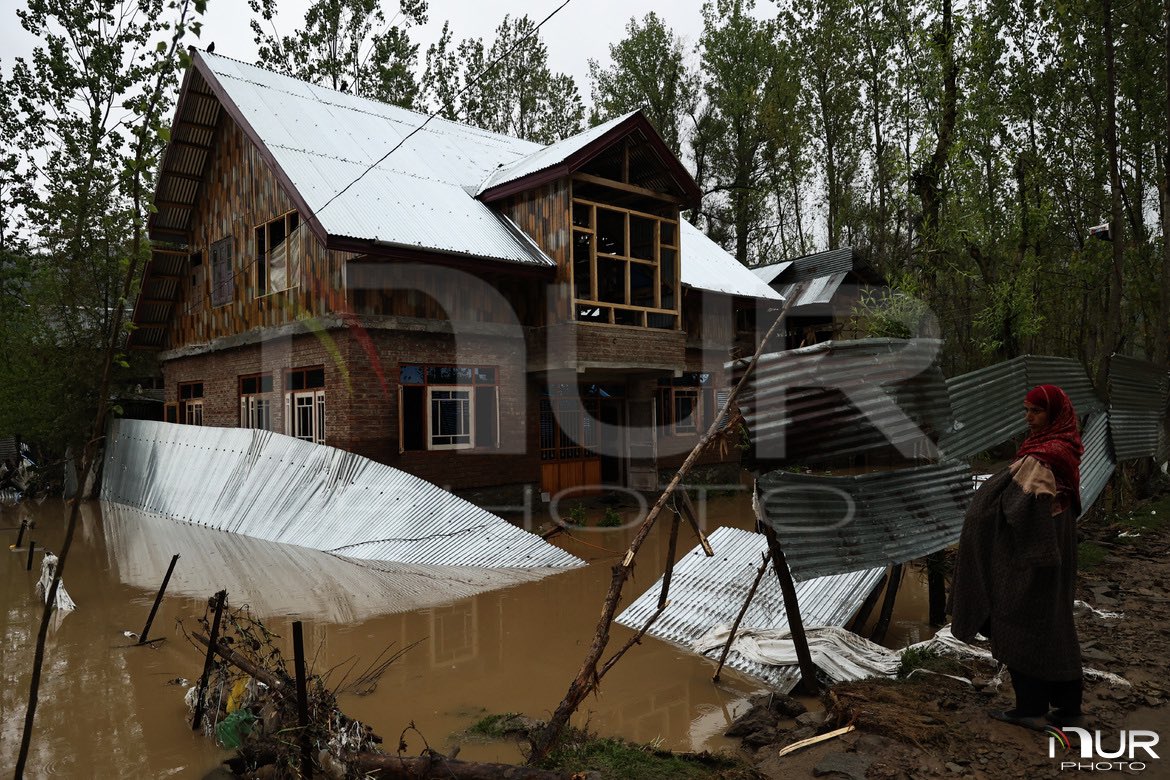 Residential properties damaged due to floods in Bangam, Sopore #floods #kashmir #weather
