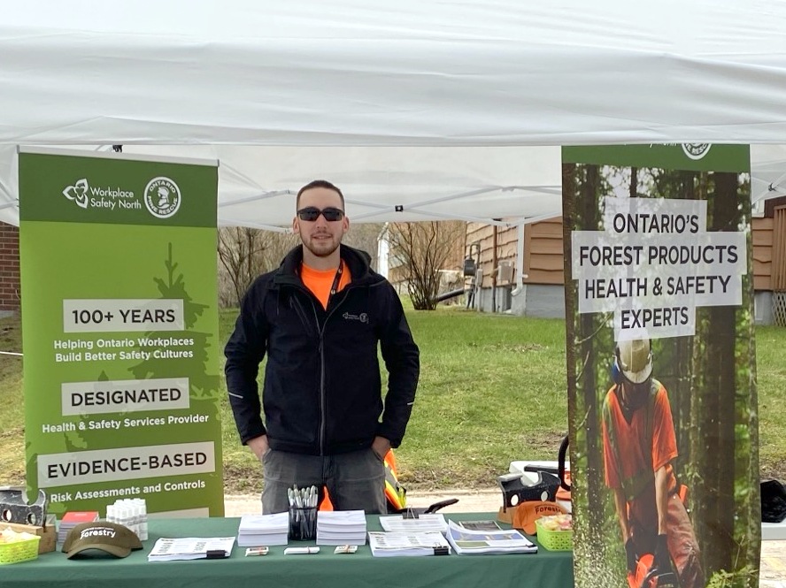 KONOR Poulin, WSN Health and Safety Specialist, talks to folks about forestry health and safety at the popular Powassan Maple Syrup festival: bit.ly/3uX7dcA 

#WorkplaceSafety #ForestProducts #Forestry #Logging #PulpAndPaper #Mining #HealthAndSafety