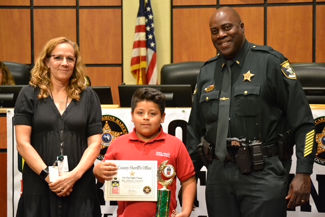 #CSUSAProud of Iker Hernandez of @BonitaCharter for springing into action to help a fellow student, an act that earned him the Do The Right Thing Award from the #LeeCounty Sheriff's Office. Iker, you are a shining example of our motto Strong Minds, Good Hearts! #DoTheRightThing