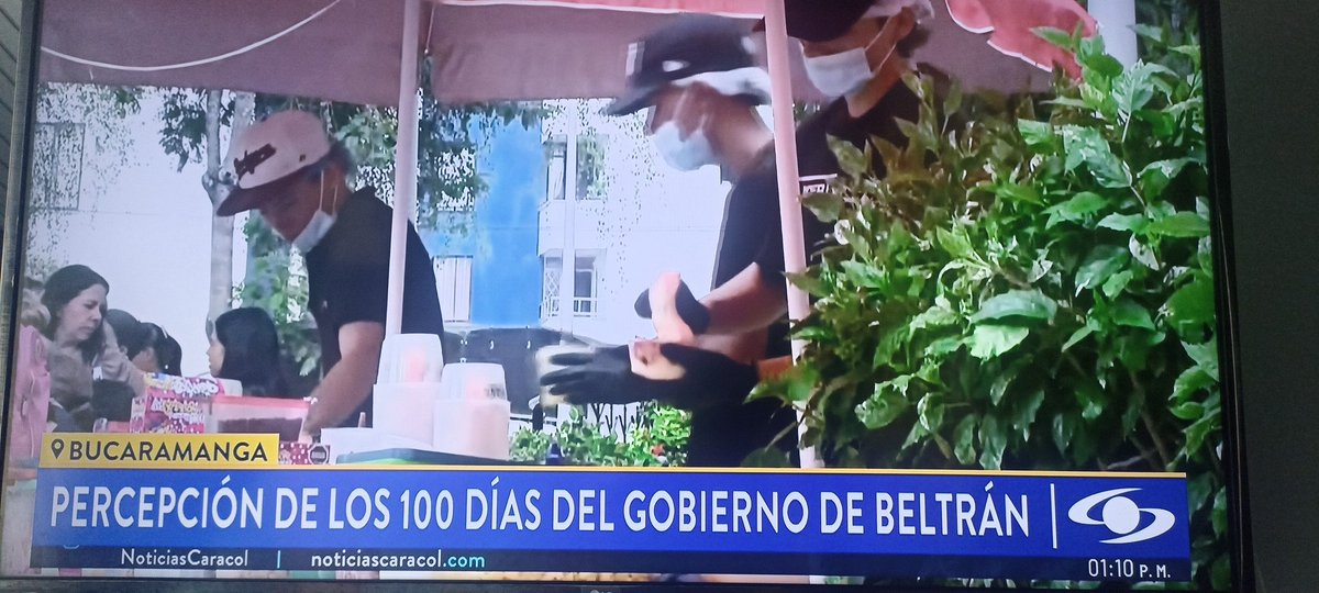 ¿Cuánto cuesta un cubrimiento de @NoticiasCaracol ?  En Bucaramanga sigue el show en la casa estudio @AlcaldiaBGA 
¿Que opina usted? @soyjaimeandres si es un buen alcalde o vamos igual que la  anterior administración #soloshow