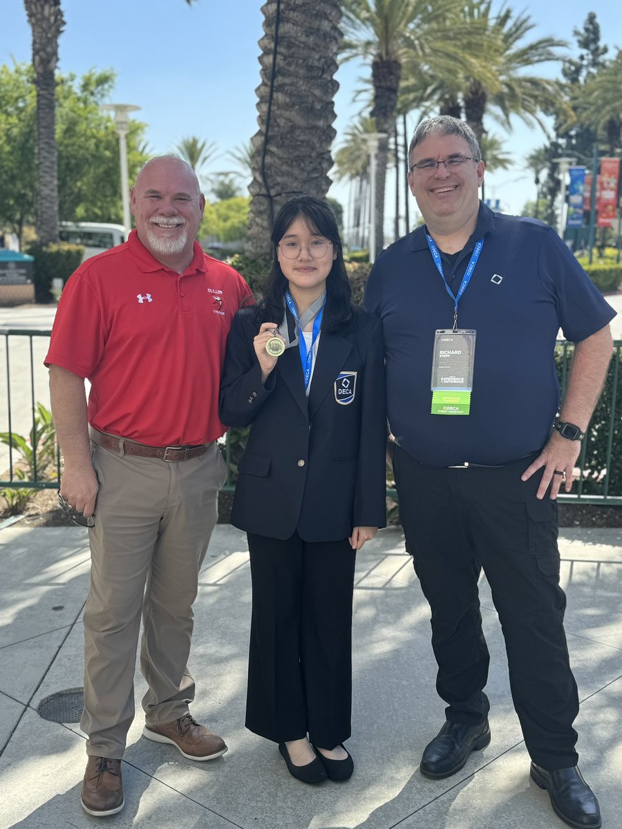 Congrats to @DHS_Vikings Emily Zheng for earning a medal for Top Role Play score Quick Service Restaurant Management at the DECA International Career Development Conference in Anaheim. Shoutout to Mr. Stepp for being such an amazing Advisor! It’s a great day to be a Viking!