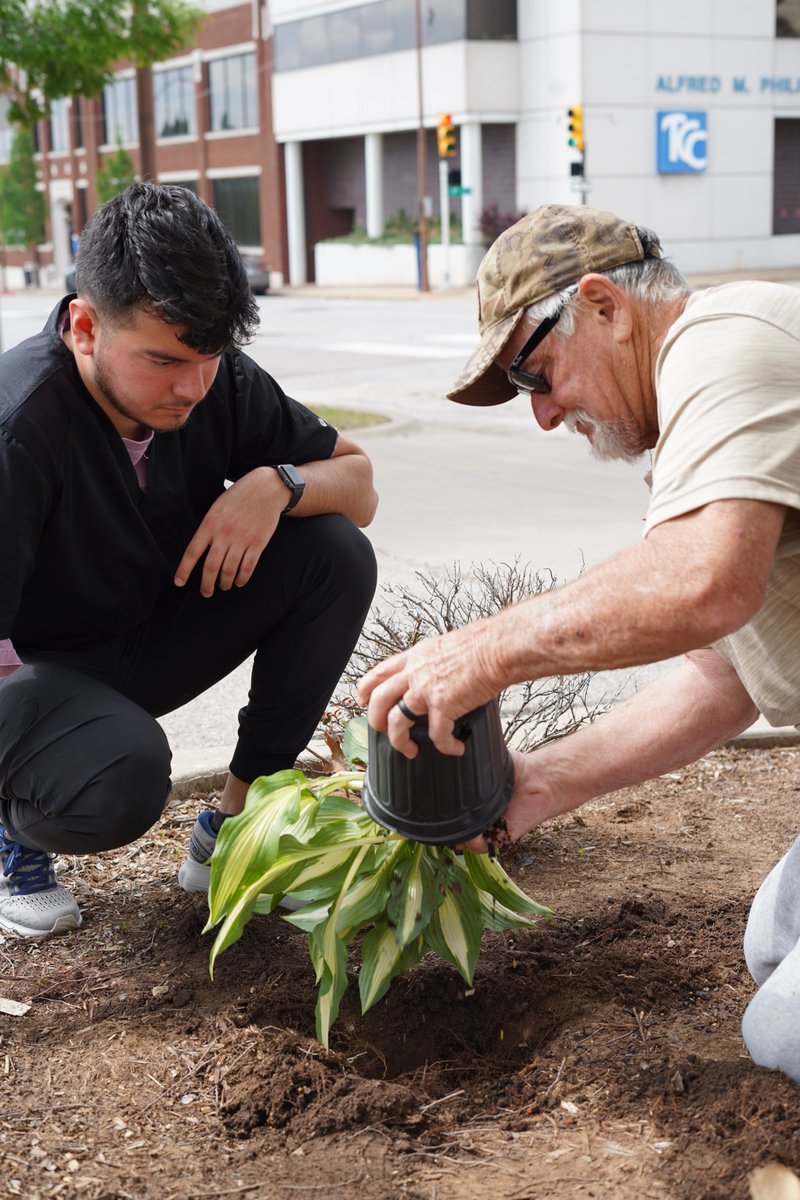 tulsacc's tweet photo. 🌱🌷🌿 Our PTA students are making a difference one plant at a time! 🌿🌷🌱
We're thrilled to share that the annual student/patient gardening event at the Nate Walters PT Clinic was a blooming success!
 
#TCC #PTA #PhysicalTherapyAssistant #Tulsacc https://t.co/3eCO0m9tNA