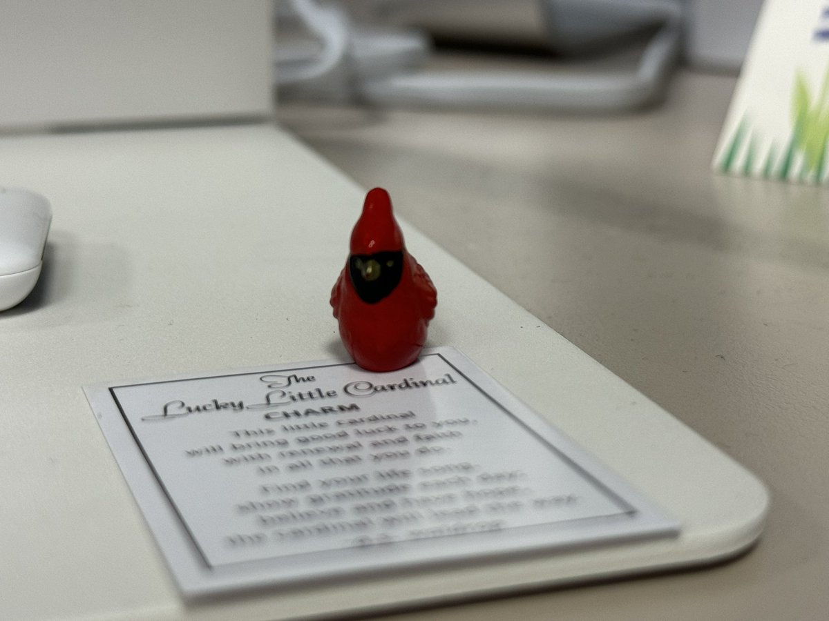 Someone left this on my desk at work and I can’t figure out who but it put a big smile on my face. Very grateful to work with such thoughtful, sweet people. 🫶🏻