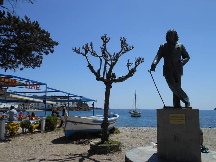 Cadaques, in Catalogna, delizioso paese di pescatori. Lo frequentava d'estate Dalí.