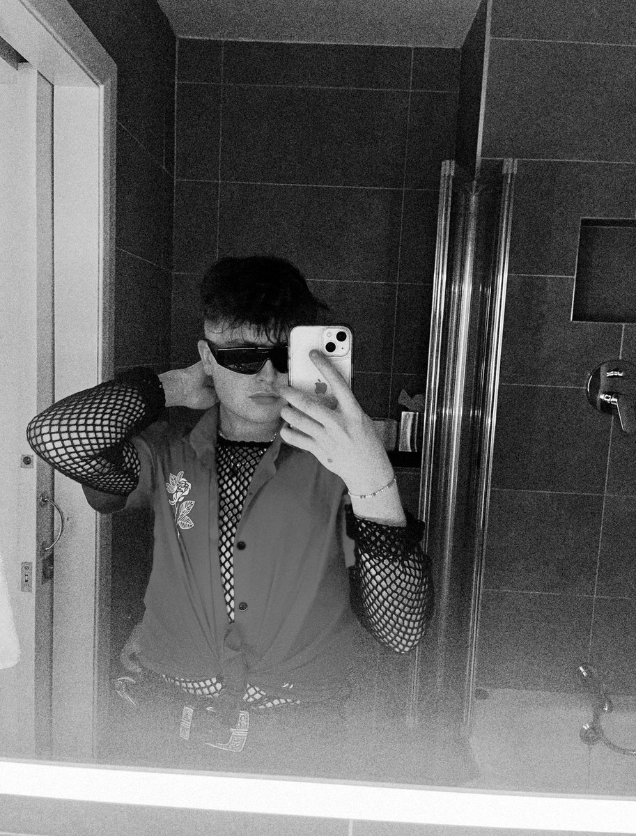recklesslysour's tweet photo. ready to spill my guts ❤️‍🩹 #GUTSWorldTour https://t.co/rEs7QU0uEs