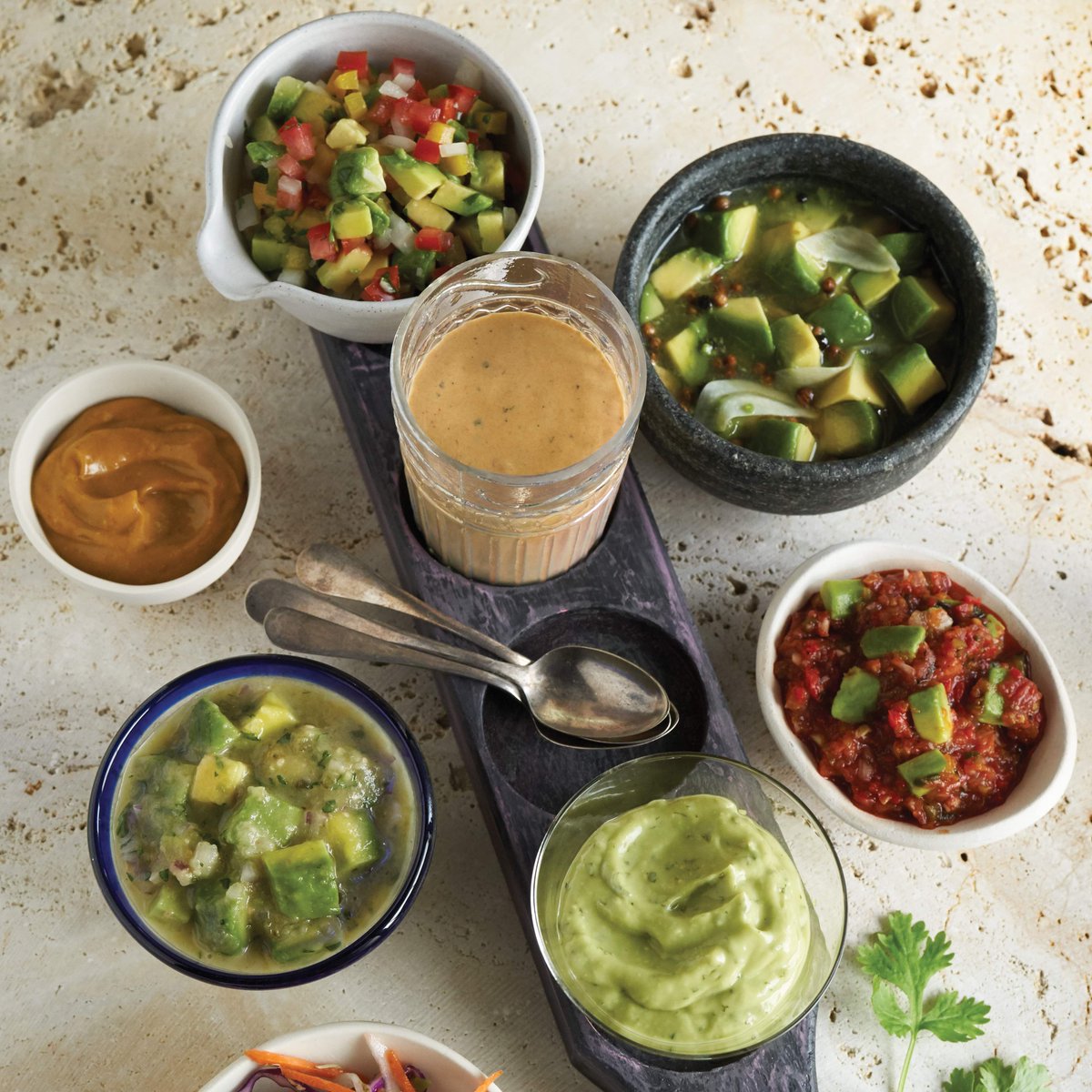 Kickstart your Cinco de Mayo party and #MakeItBetter with these avo-based salsas! 🥑🍅 #AlwaysGood #AvocadoSalsa #CincoDeMayo avocadosfrommexico.com/blog/cookingid…