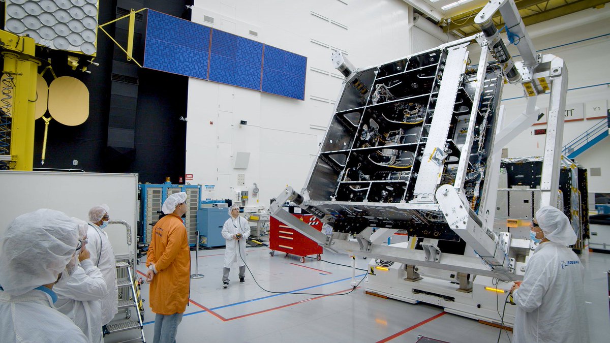 Boeing-built O3b mPOWER satellites begin service spacenews.com/boeing-built-o…