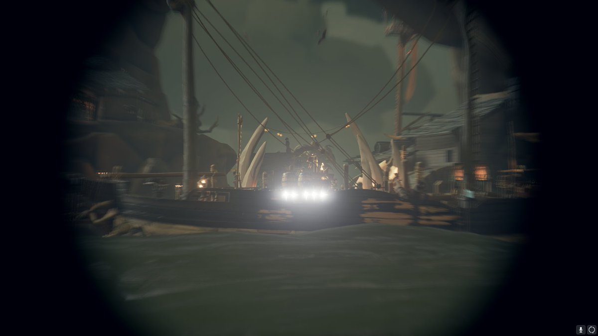 New naval meta in Sea Of Thieves?! Throw throwing knives in front of your cannon to blind your enemies with a strobe light
