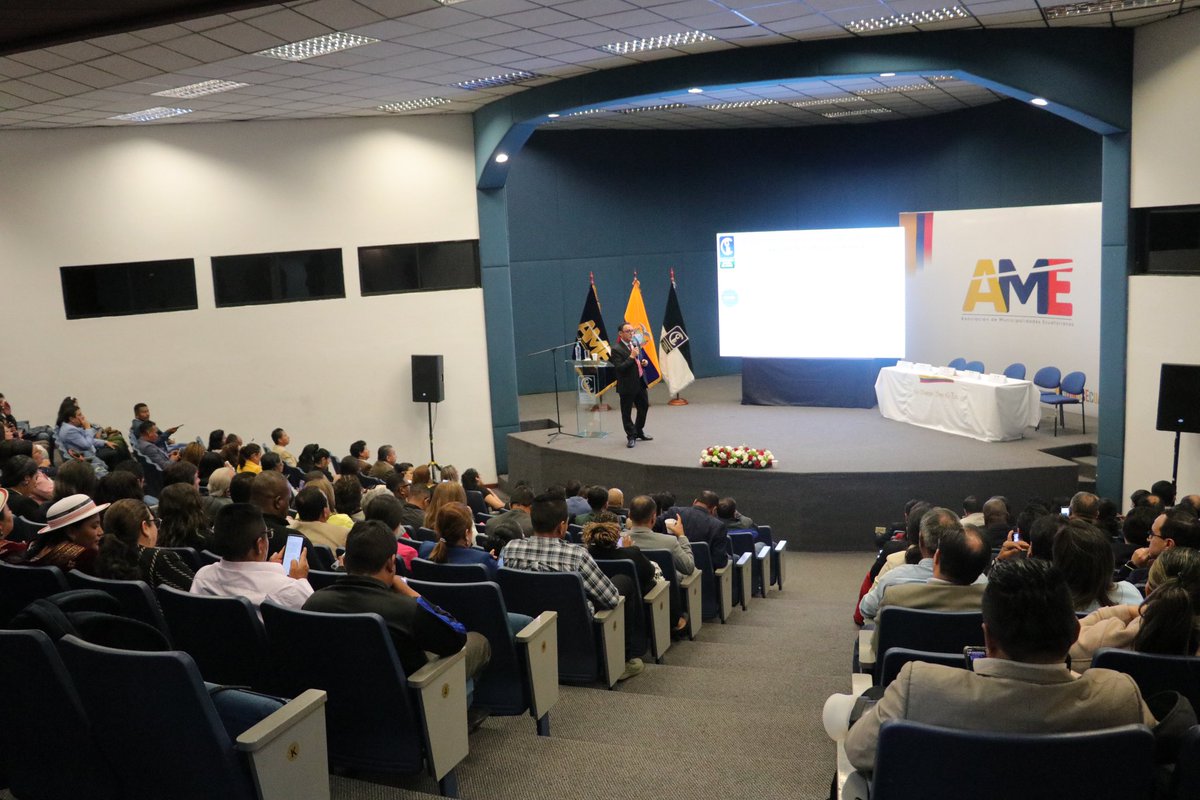 ✅ Nuestro alcalde, Cristian Ochoa Carchi, participa del Taller presencial “El Nuevo Rol de las Autoridades de los GADs Municipales en la Administración Pública”, dictado por el Contralor del Estado, Mauricio Torres, y desarrollado por @AMEcuador.